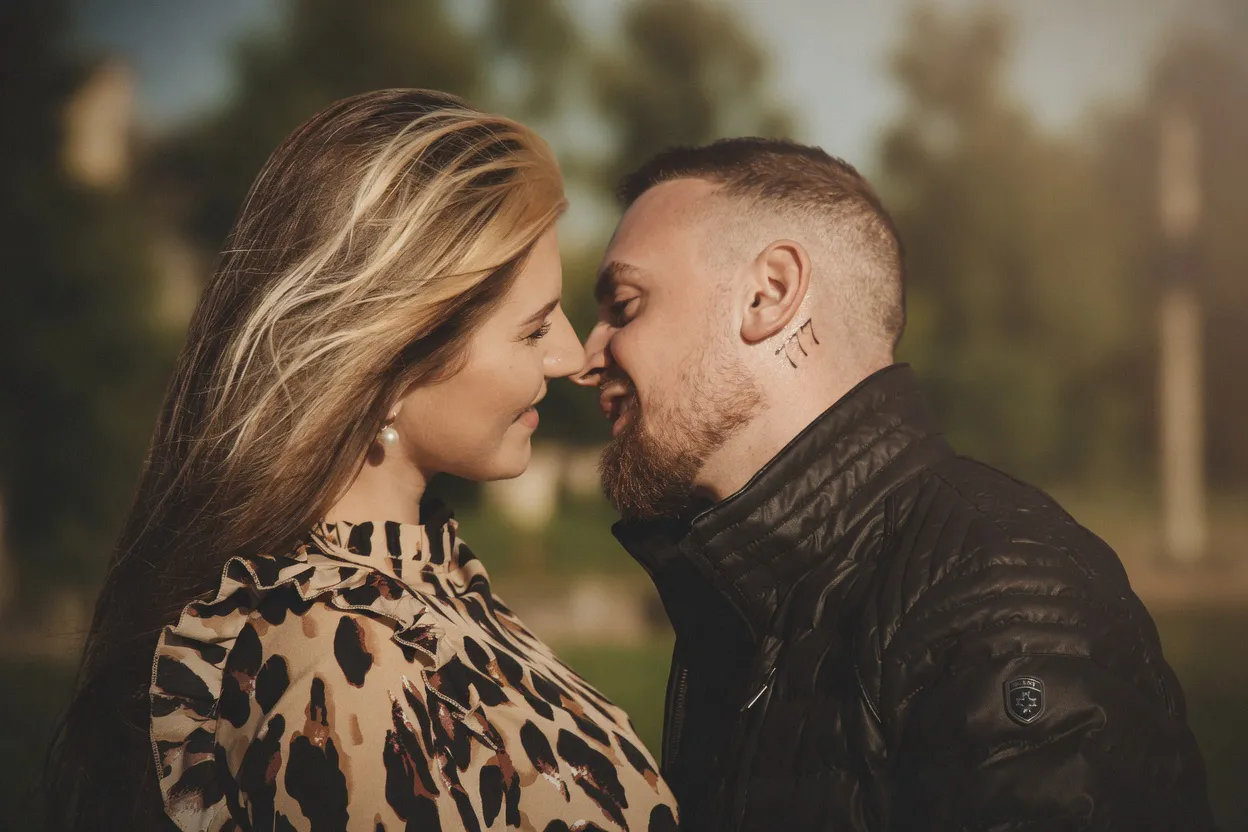 Liebevoller Moment Nase an Nase – Five Stars Fotografie