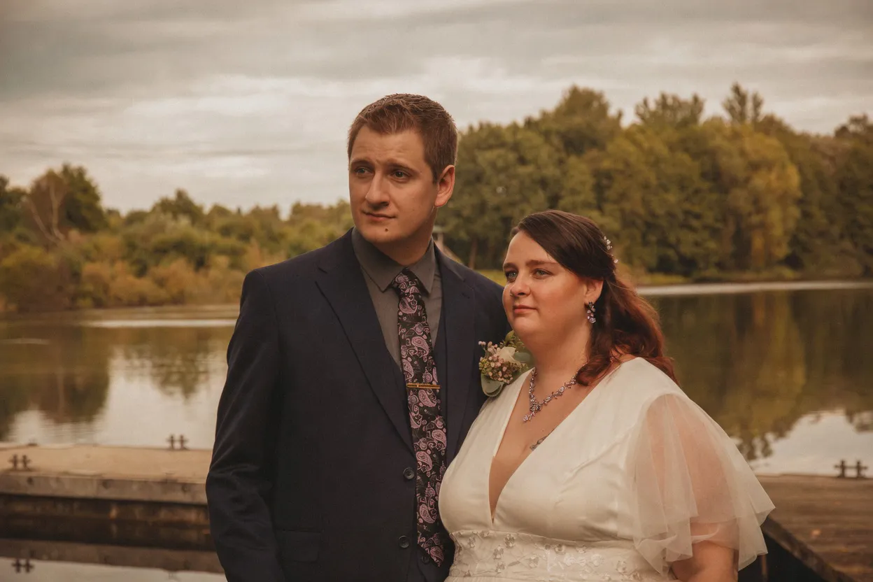 Brautpaar am See – emotionale Hochzeitsfotografie Stade von Kevin Dargelis
